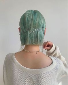 #ιδεεςγιακουρεματα #warmhoneyblonde #crazyhairday Κούρεμα Bob, Easy Bun Hairstyles, Fishtail Braid, Hair Arrange, Trendy Hair Color, Sleek Hairstyles, Green Hair, Aesthetic Hair