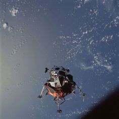 the space shuttle is flying through the blue sky