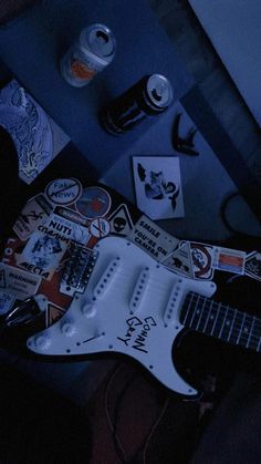 bedroom pop Blue Guitar Wallpaper, Blue Rock Aesthetic, Electric Guitar Aesthetic Wallpaper, Guitar Aesthetic Wallpaper, Electric Guitar Wallpaper, Aesthetic Rock, Blue Electric Guitar, Grunge Pictures, Rockstar Aesthetic