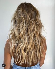 Blond Beachy Hair, Balayage Beach Hair, Beachy Textured Hair, Elle Ferguson Hair, Beach Bleached Hair, Surf Highlights Beach Hair, Beach Babe Blonde Hair, Brown Hair With Highlights Beachy, Beach Dirty Blonde Hair