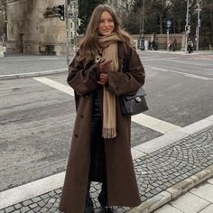 Livia Auer, Europe Winter Outfits, Nashville Outfits, Europe Outfits, London Outfit, Paris Mode, Italy Outfits, Paris Outfits, Europe Fashion