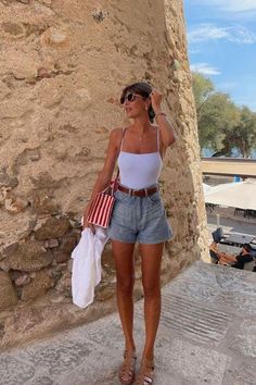 Cool Girl Summer Outfits, Florida Summer Outfits, France Outfits Summer, Summer Style Outfits, Parisian Summer Outfits, Florida Fits, Chic Outfits Summer, London Outfit Ideas, Linen Summer Outfits