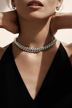 Torque necklace : a glamorous neckless… Jewellery Photography Inspiration, Creative Jewelry Photography, Jewelry Photography Styling, Jewelry Editorial, Trendy Jewerly, Jewelry Photoshoot, Tiffany Jewelry, Bohol, Jewelry Model