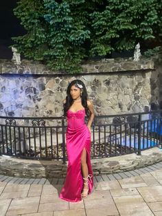 Fushia Makeup, Prom Makeup Pink, Black Girls Prom Dresses, Satin Sleeves, Prom Dress Mermaid, Chic Prom Dresses, Dress Outfits Party, Sparkly Prom Dresses, Gorgeous Prom Dresses