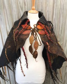 Fall Fairy Dress, Larp Witch Costumes, Witchy Costume Diy, Fall Witch Costume, Ren Faire Witch Accessories, Male Faerie Costume, Moss Witch Costume, Forest Wizard Costume, Forrest Witch Costume