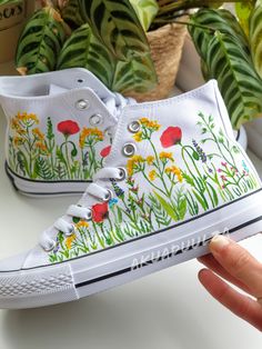 "-🌿🌼SUMMER WILDFLOWERS🌼🌿- 🌈DESCRIPTION: You will receive a unique pair of shoes which I will personally paint by hand just for you. I create your shoes from scratch by hand in my little studio. The main design is painted on the outside of the shoes only, while on the inside the shoes are painted with few flowers to match with the outside. 🔥UNIQUE: As the shoes are PAINTED BY HAND, the design may slightly vary from the picture. Each design is unique in its own way. 🎨CUSTOMISE THEM WITH A T Floral Painted Shoes, Designs To Draw On Shoes, Painted Shoes Flowers, Wildflower Shoes, Custom Painted Shoes Ideas, Hand Painted Converse, Graphic Shoes, Shoe Embroidery