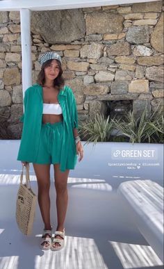 Greece Outfits Summer Casual, California Beach Outfit Summer, Abroad Holiday Outfits, Holiday Outfits Summer Size 12, Benidorm Outfit Ideas, Surf Party Outfit, Beach Town Outfit Casual, Holiday Outfits Evening, Holiday Outfits Summer Daytime