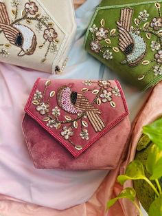 Bead Embroidery Purse, Diy Bags No Sew, Embroidered Clutch Bag, Denim Bag Diy, Handmade Fabric Bags