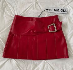 Red Skirt Mini, Dream Wishlist, Belt Skirt, Psychology Student, Looks Street Style, Day In The Life, Red Skirts, Stage Outfits, Lookbook Outfits