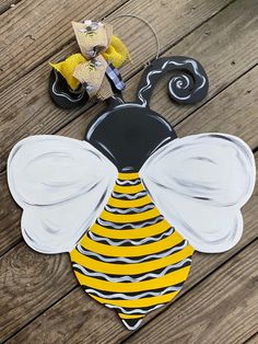 a paper cut out of a bee with yellow and black stripes on it's chest