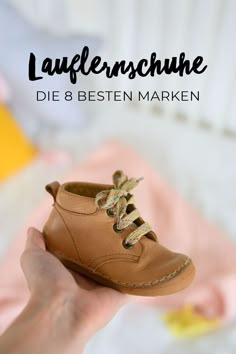 Babys erste Schuhe | Die 8 besten Lauflernschuhe und Marken  Kriterien für den Schuhkauf | Schuhe für das Baby, Kind, Kleinkind | Mädchen | Junge | Babyschuhe | Jungschuhe | Mädchenschuhe | Barfuß | Barfußschuhe | froddo | Wildlinge | Pepino von Ricosta | ecco | Filii | Richter | Superfit | Vivo Barefoot | Lurchi | Kinderschuhe | Passform | Große | Minimalismus | Umwelt | ökologisch | Zero Waste Baby Nike, Pumping Moms, Baby Sleep Problems, Baby Arrival, Pregnant Mom, Barefoot Shoes, Baby Boy Shoes, Baby Outfits