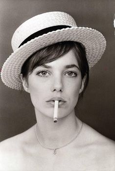 jane birkin Style Jane Birkin, Jane Birkin Style, Francoise Hardy, Serge Gainsbourg, Charlotte Gainsbourg, French Actress, Moda Vintage, White Photo