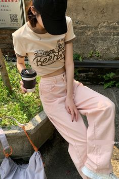 Pink Baggy Pants Outfit, Light Pink Jeans Outfit, Light Pink Pants Outfit, Pink Jeans Outfit, Foto Ootd, Pink Pants Outfit, Light Pink Pants, Light Pink Jeans, Outfit Inspo Spring