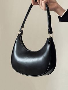 Aesthetic Black Handbag, Night Out Purse, Black Purses Aesthetic, Outfit With Shoulder Bag, Black Bags Aesthetic, Purses And Handbags Aesthetic, Hand Bags Aesthetic