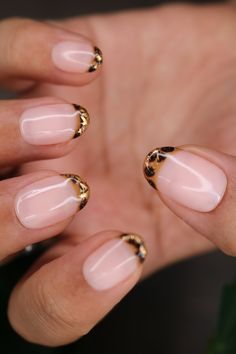 Fall Oval Nails Design, Yellow Gold Nails, Ibiza Nails, Bad Nails, Shellac Nail Art, Nails Yellow, Gold Nail Designs, Gold Nail Art, Subtle Nails