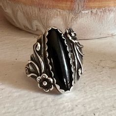 Onxy Ring: Stunning Vintage Ornate Sterling Silver Black Onyx Framed In A Lovely Floral Design Around Cabochon Ring Size 7.5 And Weights 8g. Cabochon Ring, Vintage Navajo, Onyx Ring, Ring Size 7, Womens Jewelry Rings, Black Onyx, Native American, Onyx, Floral Design