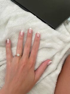 Light pink base. French tips. Chrome finish Light Pink Nails With French Tip, French Tips Light Pink, French Tips With Chrome, Light Pink French Tip Nails, Pink Chrome French, French Tips Chrome, 2025 Nails, Chrome French, Light Pink Nails