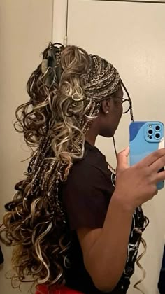 French Curl Braids With Layers, Brown And Blonde Braids With Curls, Goddess French Curl Braids, Calico Braids, Knotless French Curls Braids, Boho French Curl Braids, December Braids, French Curl Box Braids, Blonde French Curl Braids