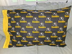 a pillow case with the pittsburgh steeles logo on it