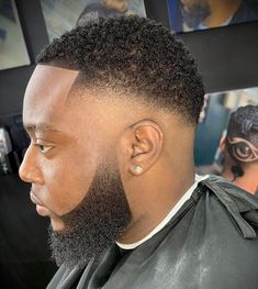 Black Hair Fade, Fade Haircut With Beard, Black Man Haircut Fade, 360 Waves Hair, Waves Hairstyle Men, Taper Fade Curly Hair, Men's Cuts, Undercut Fade, Black Hair Cuts