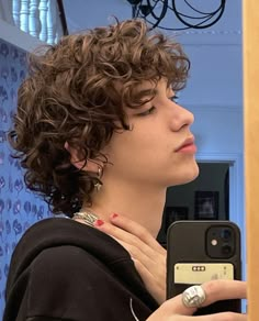 Boys Curly Haircuts, Long Curly Hair Men, Long Curly Haircuts, Men's Curly Hairstyles, Male Haircuts Curly, Curly Hair Care Routine, Haircut Curly Hair, Shot Hair, Men Haircut Curly Hair