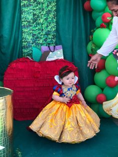 Snow White Birthday Party 1 Year, Snow White One Year Birthday, Snow White Hairstyle For Kids, Baby Snow White Birthday Party, Snow White 1st Birthday Party Ideas, Snow White Birthday Theme, Fairest One Of All Birthday, Snow White 1st Birthday Party, Snow White First Birthday Party