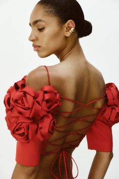 Cropped flower embellished satin top with an opened back red 4A030 – look stylish and feel comfortable. Shop now at Rasario and get free shipping Formal Crop Top, Open Back Crop Top, Ruffle Top Blouses, Resort 2024, Couture Details, Satin Top, Look Stylish, Flower Fashion, African Print