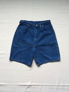 "1960s women's jean shorts Wrangler, made in USA snap top SCOVILL zipper denim cotton 2 front pockets 6 belt loops worn in to perfection denim has specks and lined patina pictures seem a bit dark measures, lying flat, waist- 12\" to 12 1/2\" (with a tug_ rise-12\" hip at bottom of J seam-18 1/2\" inseam-5 1/2\" hem-9 1/2\" out seam-16 1/2\"" Wrangler Black, Wrangler Vintage, Cocktail Dress Vintage, High Waist Denim, Blue Jean Shorts, Jeans For Short Women, Long Sweaters Cardigan, Denim Cotton, Alternative Outfits