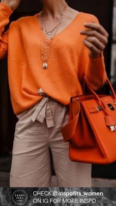 Really great outfit with the combo orange-beige. The pattern on the sweater makes it look even better. Visit our instagram @inspofits_women for daily new inspirig posts! Orange Outfits, Chique Outfit, Casual Chic Outfits, Pullovers Outfit, Jumper Outfit, Outfit Chic, Casual Chique