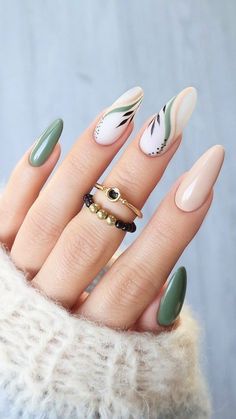 unhas elegantes verde, inspiração unha verde, unha verde, nails, unhas elegantes, melhores unhas, unhas decoradas, unhas halloween, unhas de halloween, unhas natal, unhas criativas, unhas para casamento, unhas românticas, unhas clarinhas, unha de natal, unhas brilhosas, unhas amendoada, unhas longas, unhas curtas, unhas para formatura, unhas cumpridas, ideias para unhas, unhas ousadas, unhas bonitas, unha halloween simples, unhas para natal e ano novo, unha reveillon, unha elegante, unha nude, unhas quadradas, unhas chiques, unhas para ano novo, unhas de ano novo, unhas para o ano novo, unha para ano novo, unha almond, decoração de unha, unha stilleto, unhas estileto decoradas, unhas kylie, unhas bonitas stilleto, unhas bonitas e delicadas, unhas decoradas delicadas, fall nails. Ongles Beiges, Simple Fall Nails, Green Nail Designs, Beige Nails, Nail Swag, Gorgeous Nails, Holiday Nails