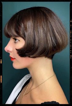 1920s Bob Hairstyles, Flapper Bob Haircut, Mod Bob Haircut, Microbob Haircuts, Parisian Bob With Bangs, 60s French Bob, Parisian Short Hair, Pageboy Haircut Women