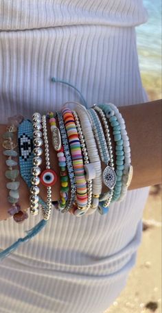 Bracelets Y2k, Heishi Bracelets, Layering Bracelets, Surf Jewelry, Surfer Bracelets, Jewelry Accessories Ideas, Summer Bracelets, Girly Jewelry