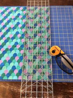 a pair of scissors sitting on top of a cutting mat