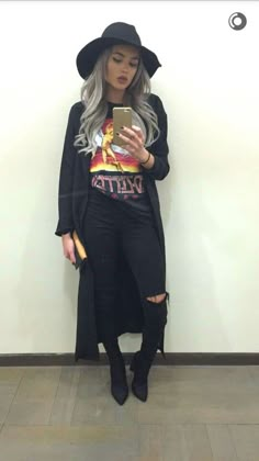 Grunge Chic Outfits Classy, Val Mercado, Grunge Chic, Hipster Outfits, Black Clothing, Outfit Jeans, All Black Outfit, Edgy Outfits, Mode Vintage