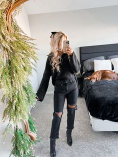 Comfy Date Night Outfit Winter, Venus In Leo Style Outfits, Cosmetology School Outfits Black, Winery Outfit Fall Wine Tasting, Winter Winery Outfit, Casual Night Out Outfit Winter, Edgy Mom Outfits, Aesthetic 2025, Feminine Winter Outfits