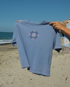 Vintage hawaiian t-shirt print. Boxy fit. Made in California with stoke. Women's surf apparel. 90's surf design. Surf Hoodies, Surf Apparel, Gifts For Surfers, Surf Shirt, Surf Tshirt, Vintage Surf, Surf Outfit, Retro Tee, Boxy Tee