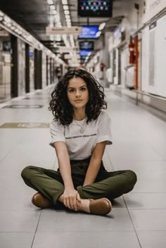 Comfy Ootd, Brazil Fashion, Long Face Hairstyles, Minimal Outfit, Short Curly Hair, Grunge Hair, Long Curly Hair