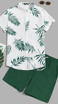 Summer Clothes Photography, Patterned Shorts Outfit Men, Vintage Shirt And Short For Men, Tropical Outfit Men, Pattern Shorts Outfit, Vintage Shirts Men, Vintage Shirt Design, Guys Fashion Casual, Tropical Print Shirt