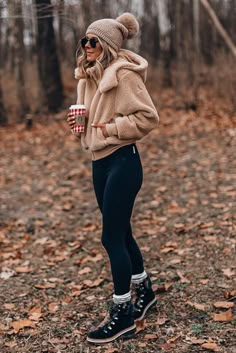 Leggings Outfit Winter, Beanie Outfit, Black Leggings Outfit, Hiking Outfits, Winter Leggings