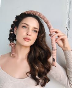 ⚡ Like this item? TAKE 15% OFF ON OUR WEBSITE: www.silknloveco.com with CODE: ETSY15 ⚡ ♡ Heatless Hair Curler made with 100% Pure Mulberry Silk Cut down on your daily beauty routine with our Silk Heatless Curler, helping you achieve damage-free curls while you sleep. Comes with a cotton-filled silk curling rod and two silk hair scrunchies. Choice of ordering a full set (curling rod and 2 silk scrunchies) or just the silk curling rod alone. ORDER COMES WITH CURLER OF CHOICE. COMB IN PHOTOS IS NOT INCLUDED.   ♡ PRODUCT FEATURES: Made with 100% Pure Mulberry Silk, 22 Momme (Thick Silk)  Made with a gorgeous vibrant Rose Gold silk   Achieve 1-inch diameter curls Measures at 34 inches long  Filled with plush cotton making it comfortable to sleep in unlike foam hair rollers/curlers Gentle on the Curl Hair Without Heat, No Heat Curls, Heatless Curler, Foam Rollers Hair, Heat Curls, No Heat Hair Curlers, Dunner Wordend Haar, Curls No Heat, Curls Hair