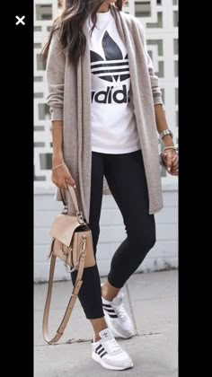 Addidas Shirts, Looks Adidas, Light Grey Cardigan, Look Legging, Look Jean, Cardigan White, Travel Outfit Summer, Leggings Outfit, Black Outfits