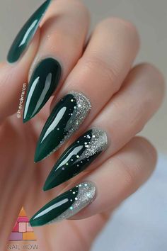 Gorgeous Green Acrylic Nails to Refresh Your Style 28 Dark Green Stiletto Nails, Jade Green Nails Acrylic, Green Stiletto Nails, Jade Green Nails, Acrylic Nails Green, Dark Green Shades, Green Nails Acrylic, Silk Wrap Nails, Mint Green Nails