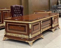 This magnificent baroque desk is an absolute eye-catcher in every office! Magnificent luxury baroque desk by Casa Padrino   Material: solid wood, metal Width approx.: 240 cm Depth approx.: 103 cm Height approx.: 80 cm Weight: 240kg Colour: brown / gold Handmade Very elegantly crafted Only the desk is included in delivery. Without office chair From the luxury baroque furniture collection by Casa Padrino!   You are purchasing a product of the brand Casa Padrino. Casa Padrino is a Europe-wide renowned producer and distributor of baroque furniture and luxury decorative items and a registered trademark with the German Patent and Trademark Office. Luxury Office Table, Wood Office Table, Carved Desk, Wooden Office Furniture, Victorian Office, Luxury Office Furniture, Victorian Vases, Spanish Furniture, Desk Brown