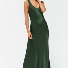 Arden Full-Length Maxi Dress With Deep V-Neck Size: Xs Color: Emerald - Gorgeous Dark Gree Fit: - I Consider This Quite Large For An Xs. I’d Consider This A Large Small/ In Between A Small & Medium - For Reference, I’m 5’8, About 125 Pounds, And Usually Wear A Size 2 Bottoms. - 59” Long From Shoulder To Bottom; 15” To 17” Pit To Pit (Fabric Allows For Movement) - Fabric Is Soft And Slippery So It Can Pucker At The Seams (Pictured) But This Isn’t And Issue When I’m Heavier And My Butt/Hips Were B Fitted Green V-neck Slip Dress, Green V-neck Maxi Dress For Night Out, Elegant Green V-neck Slip Dress, Green Maxi Dress With Surplice Neckline For Date Night, Green V-neck Dress For Date Night, Chic Green V-neck Slip Dress, V-neck Slip Dress For Date Night, Casual V-neck Slip Dress For Evening, Spring V-neck Bias Cut Maxi Dress