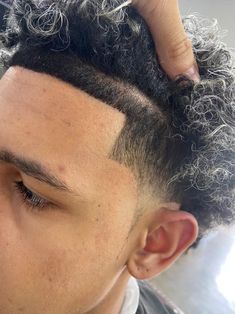 Ice Pick Taper, Tapered Hairline Curly Hair, Ice Pick Taper Fade, Baby Hair Masculino, Front Taper Hairline, Taper Hairline, Lineup Haircut, Tapered Hairline, Front Taper