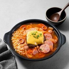 집에서 즐기는 프레시지 자이언트 부대찌개 Traditional Thai Food, Thai Food Photography, Easy Thai Recipes, Healthy Thai Recipes, Authentic Thai Food, Best Thai Food, Japanese Snacks, Photo Styling