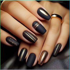 Black Matte Nails With Gold Design, Black And Gold Nails Matte, Black Nail Paint Ideas, Nails With Tape Design, Black Nails Matte Design, Long Nails Nail Art, Matte Black With Gold Nails, Black And Gold Geometric Nails, Black Nails With Gold Stripe