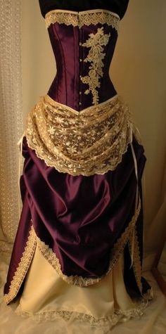 Gorgeous victorian style dress. Period Dress, Salwar Kamiz, Vintage Gowns, Moda Vintage, Historical Dresses, Gorgeous Gowns