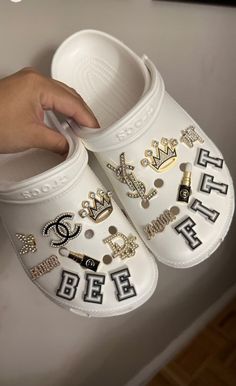 Croc Decor, Croc Jibbitz Ideas, Jibbitz Ideas, Crocs With Charms, Croc Jibbitz, Cute Nike Shoes, Cute Nikes