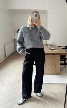 Outfits For The Office, Adrette Outfits, Adidas Samba Outfit, Samba Outfit, Skandinavian Fashion, Paris Mode, Casual Work Outfits, Work Wardrobe, Outfit Inspo Fall